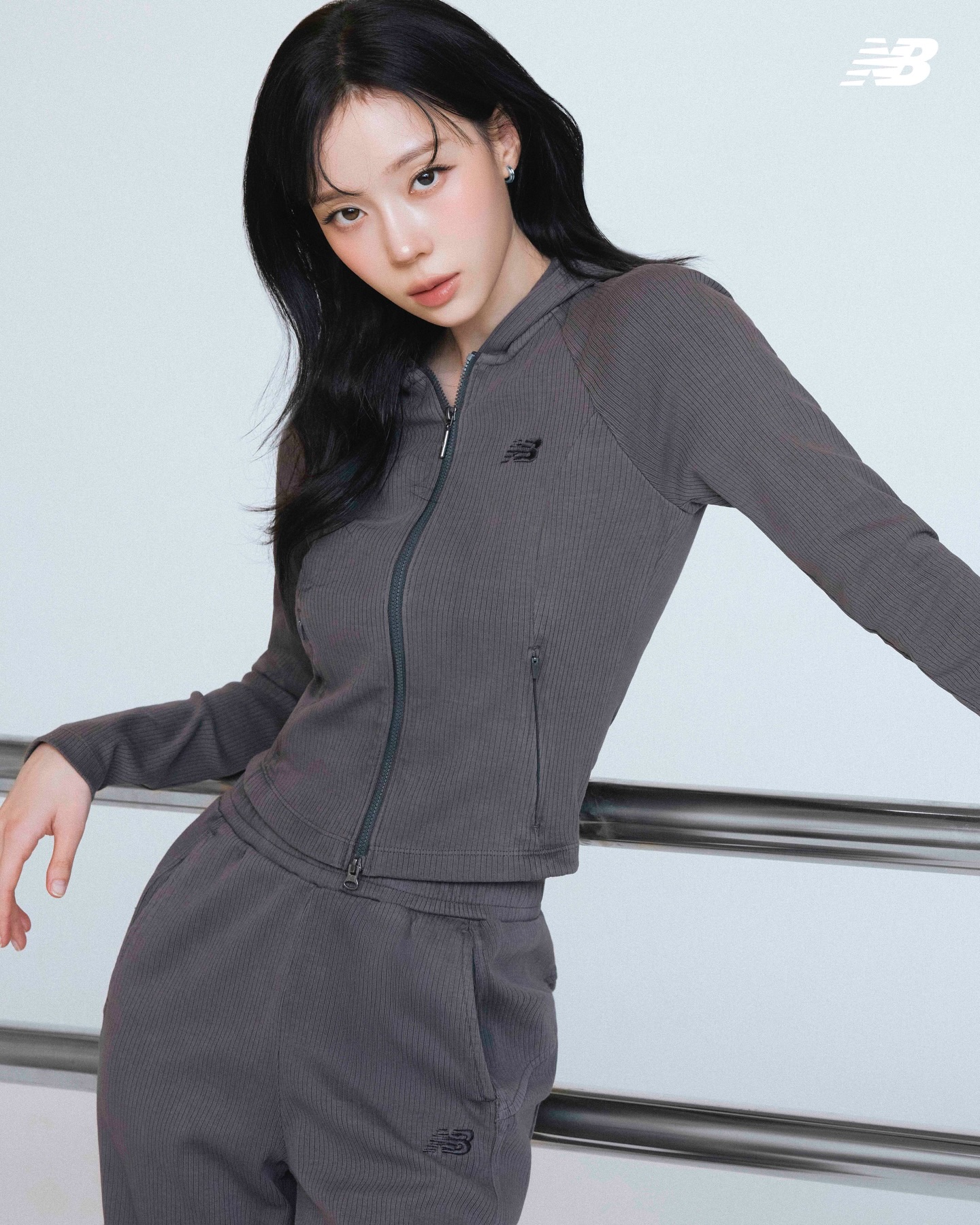 アイドル WINTER Winter — WINTER x New Balance - '740 Shifted Windbreaker' HQ