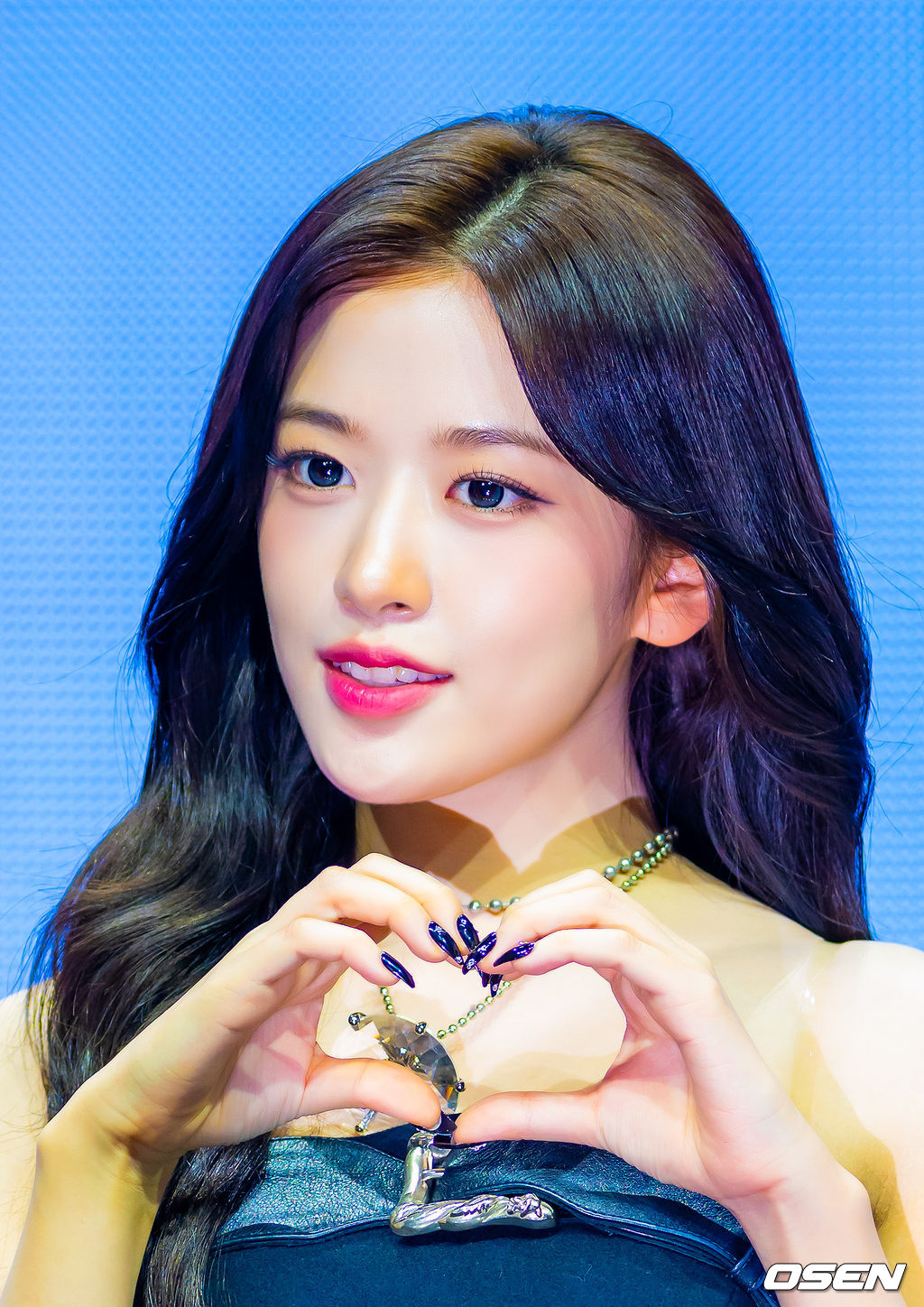 Yujin — 260223 Yujin at REVIVE+ Comeback Showcase HQ Photos | kpopping