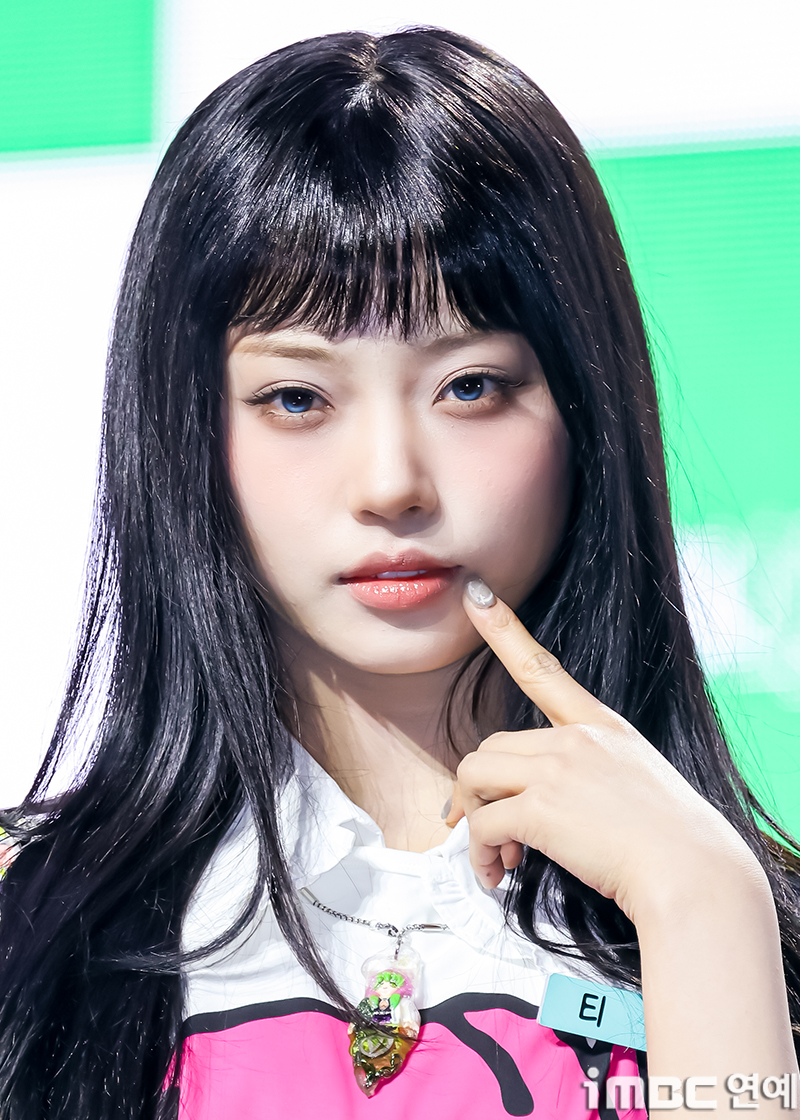 Tinaページ Tina — 260421 Tina at “We are UNCHILD” Debut Showcase HQ Photos