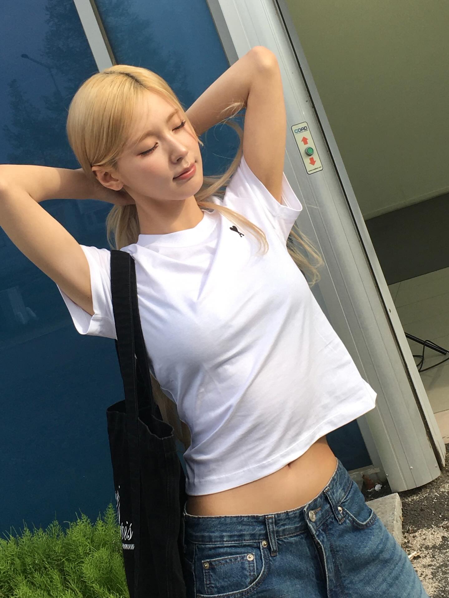 Miyeon — 260423 Miyeon Instagram Update HQ Photos | kpopping