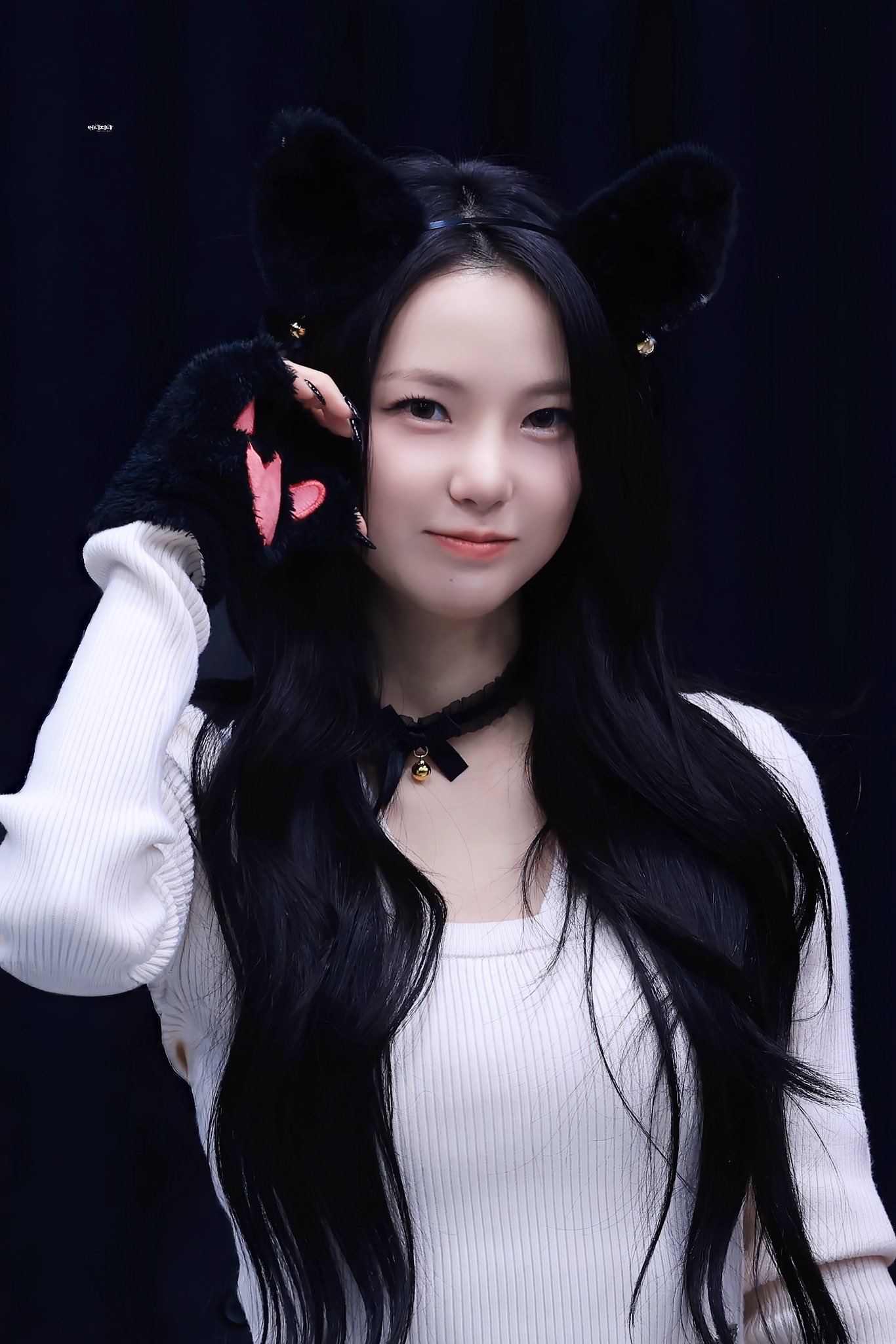Yujin — 260425 Choi Yujin at HELLOLIVE Fansign Event HQ Photos