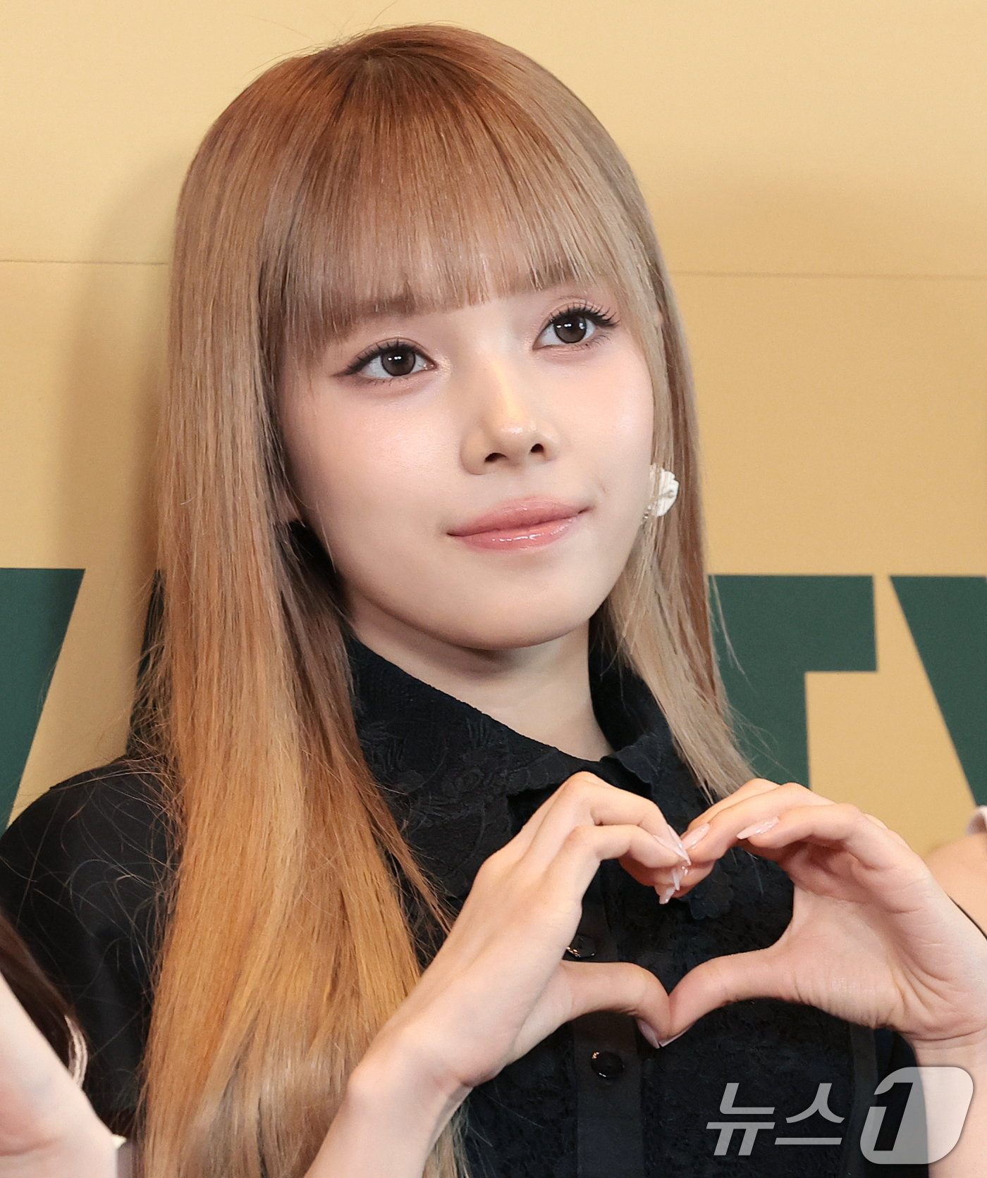 Mia — 260430 Mia at 2026 Brand Customer Loyalty Awards HQ Photos