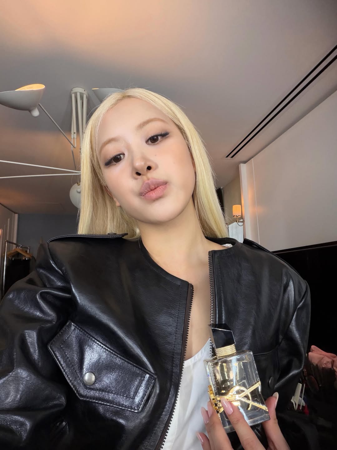 Rosé — 260512 Rosé Instagram Update HQ Photos | kpopping