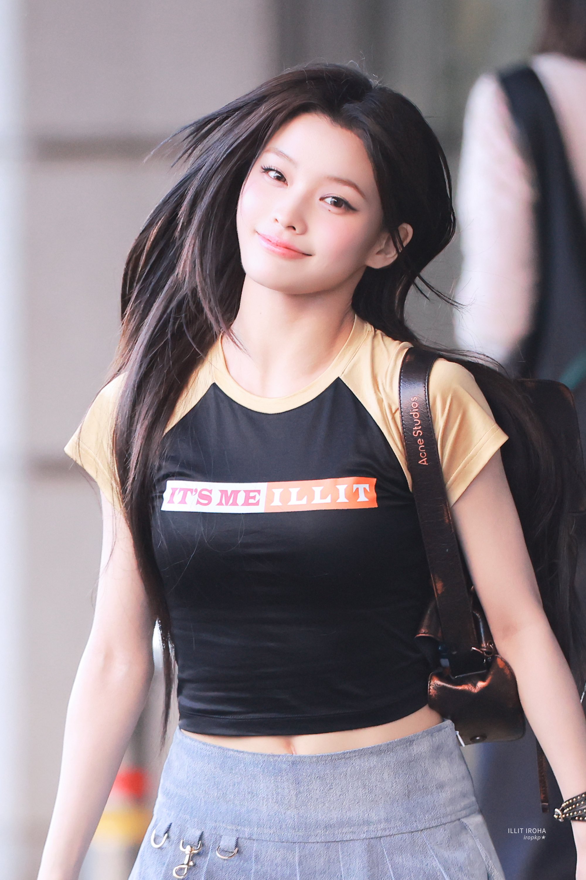 その他 iroha Iroha — 260529 IROHA - Music Bank Commute HQ Photos | kpopping