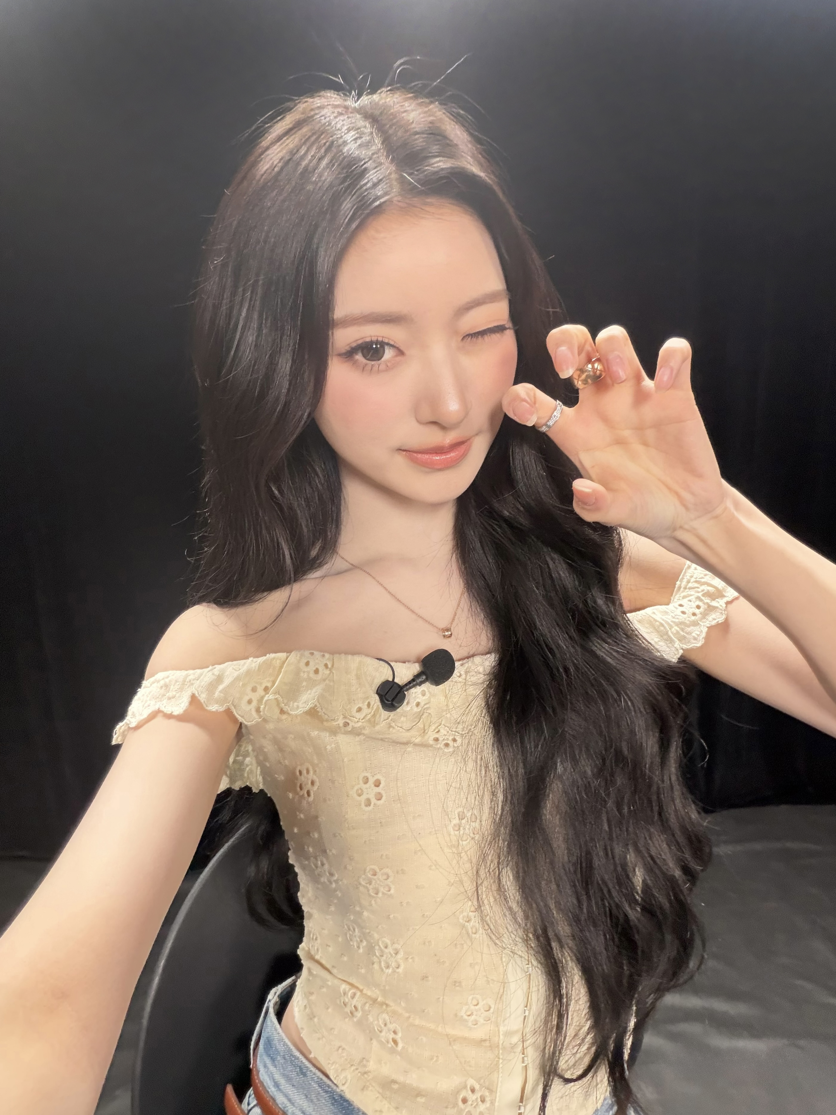 Anna — 260610 MEOVV Twitter Update - Anna HQ Photos | kpopping