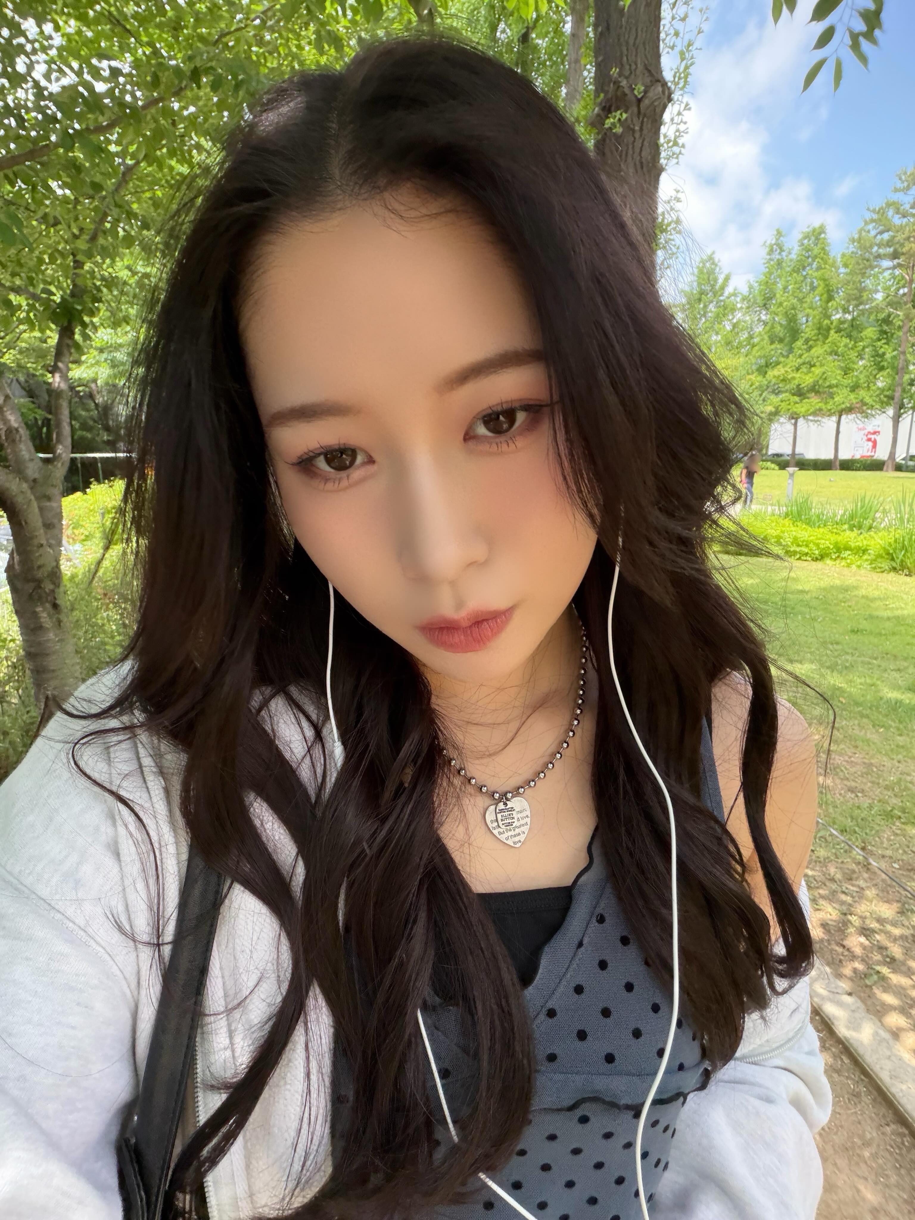Momona — 260621 ME:I Instagram Update - Momona HQ Photos | kpopping
