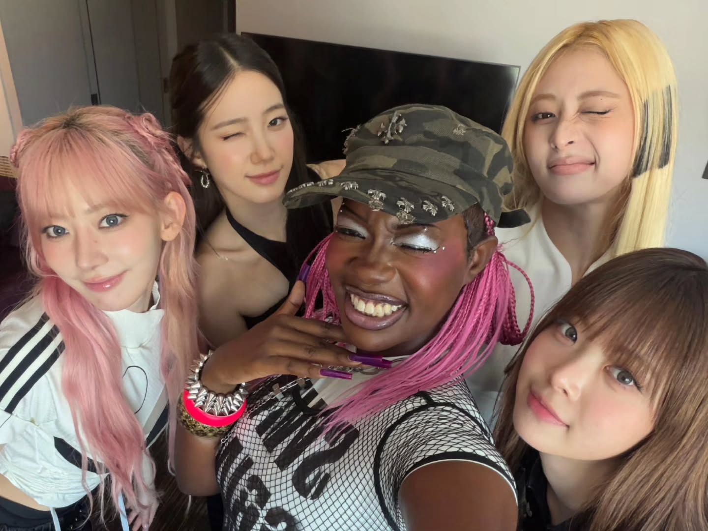 LE SSERAFIM (르 세라핌) — K-pop Group Profile | kpopping