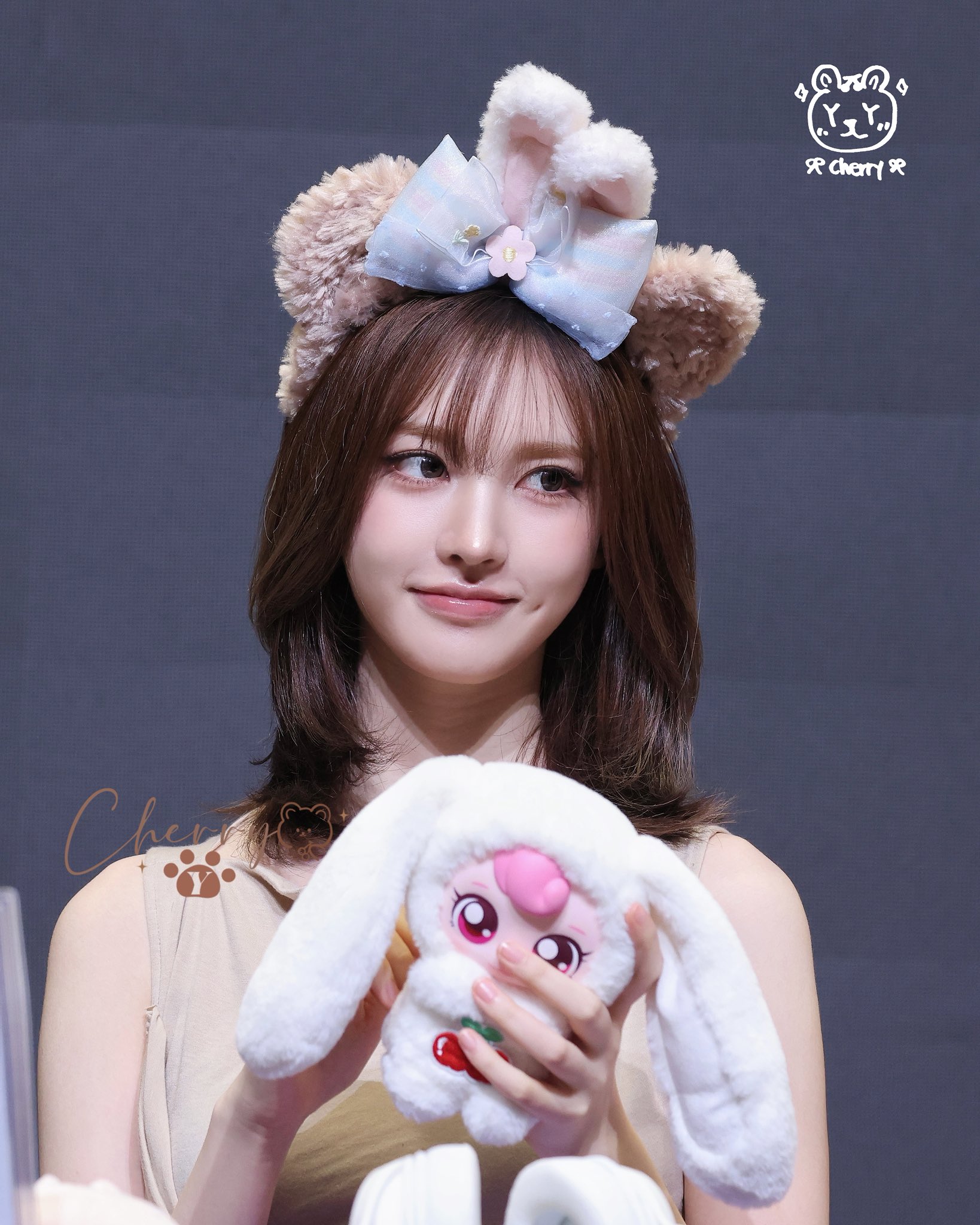Liz — 260628 LIZ - at Fansign Event HQ Photos | kpopping