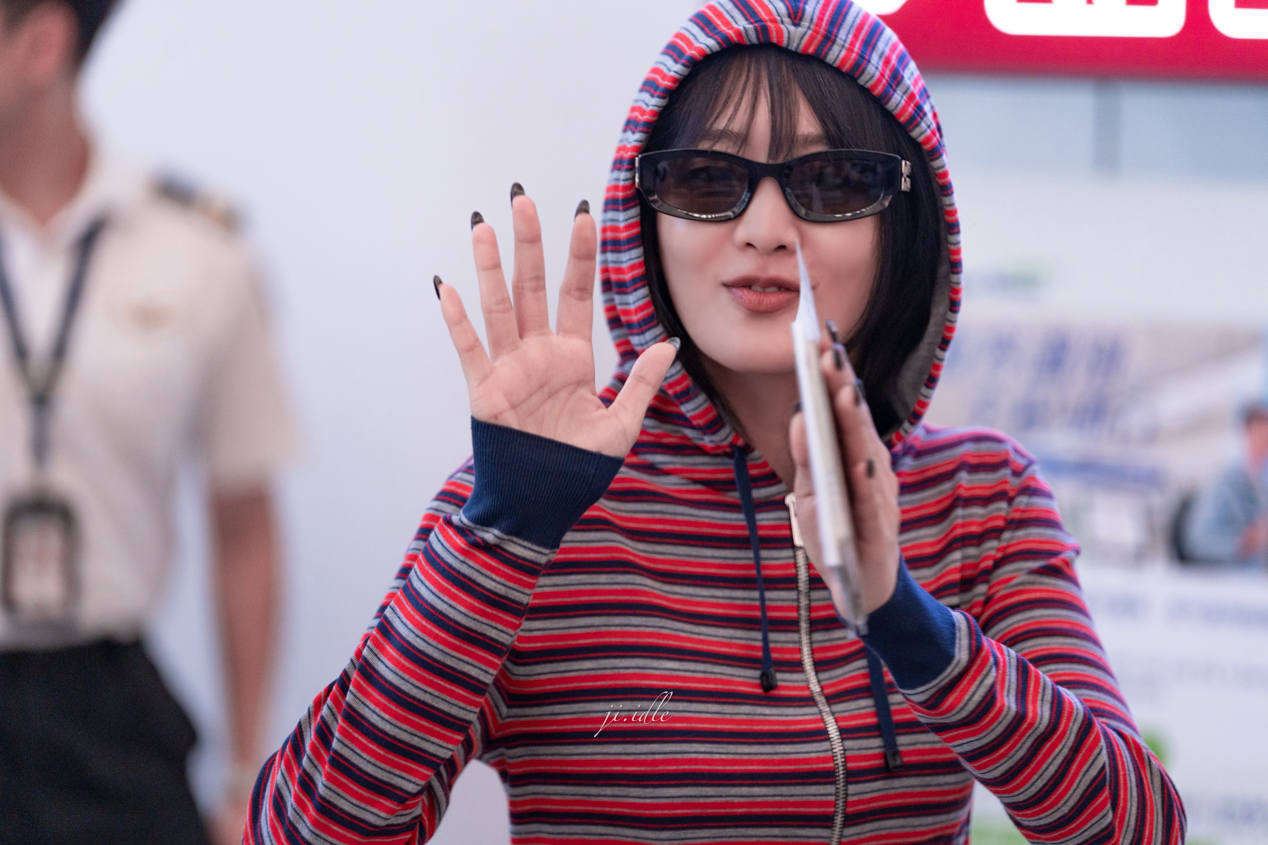 Minnie — 260629 MINNIE - at HKG Airport HQ Photos | kpopping