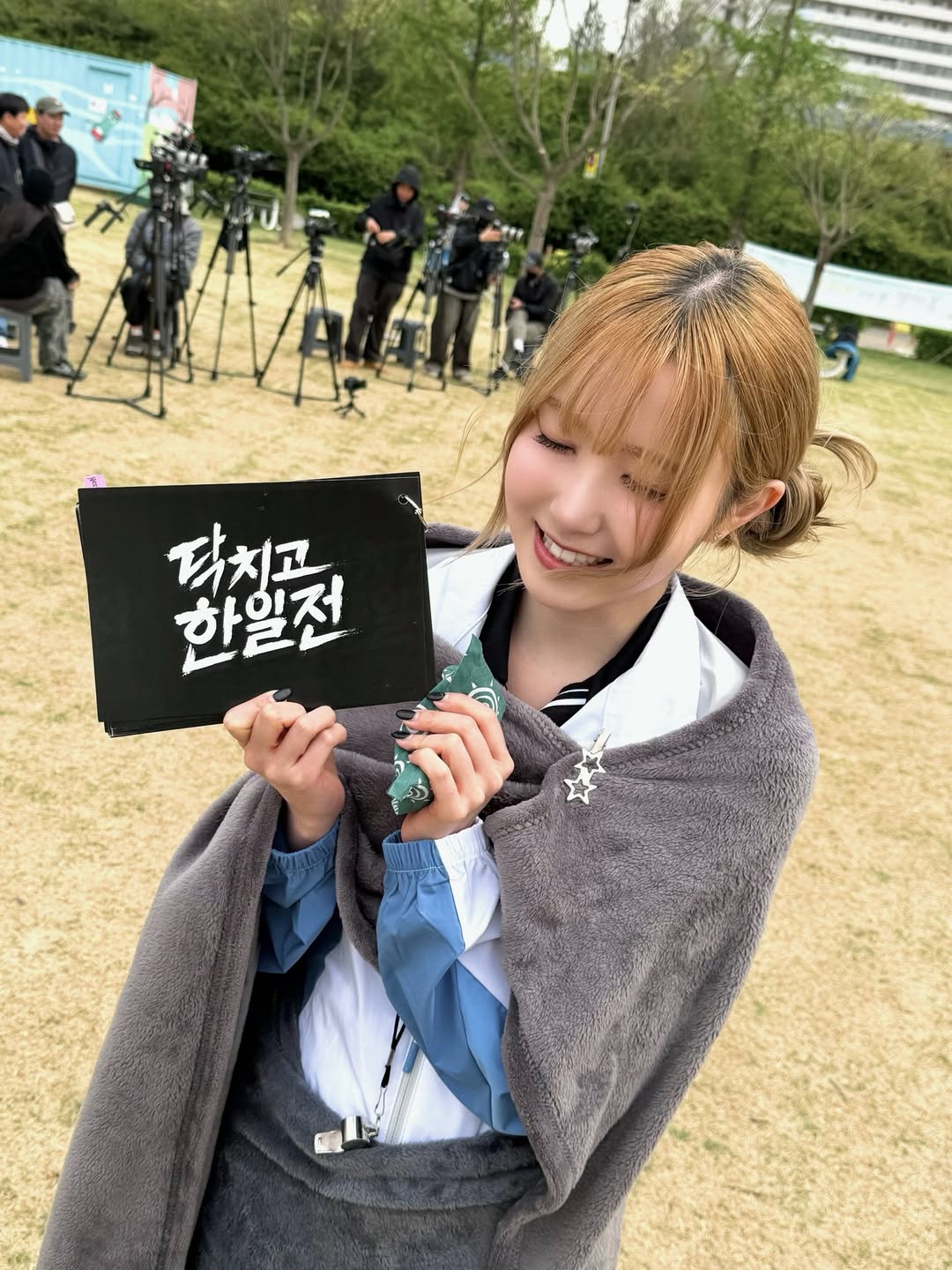 Hitomi — 260706 HITOMI INSTAGRAM UPDATE HQ Photos | kpopping