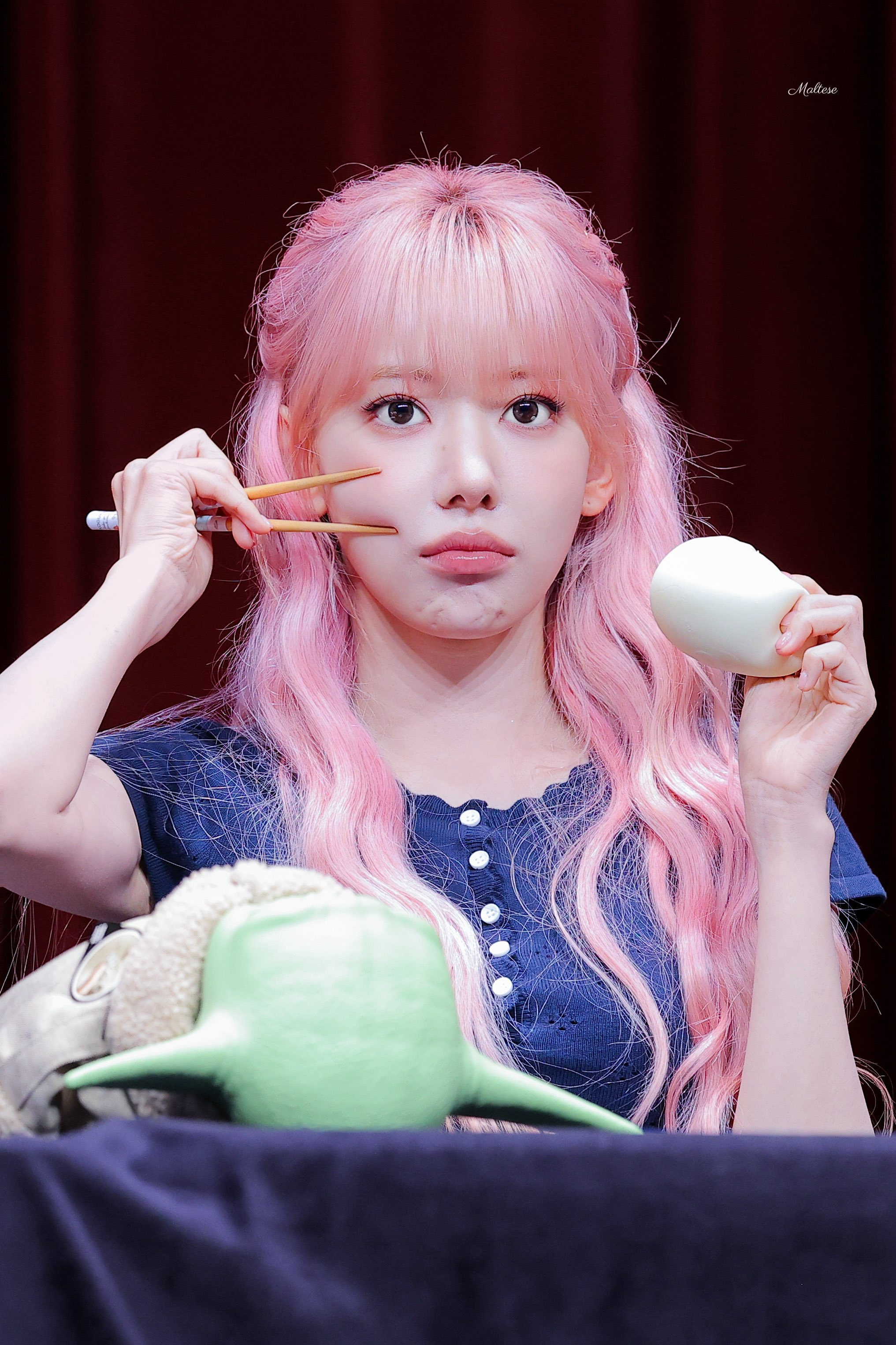 Sakura — 260704 Sakura at Fansign Event HQ Photos | kpopping