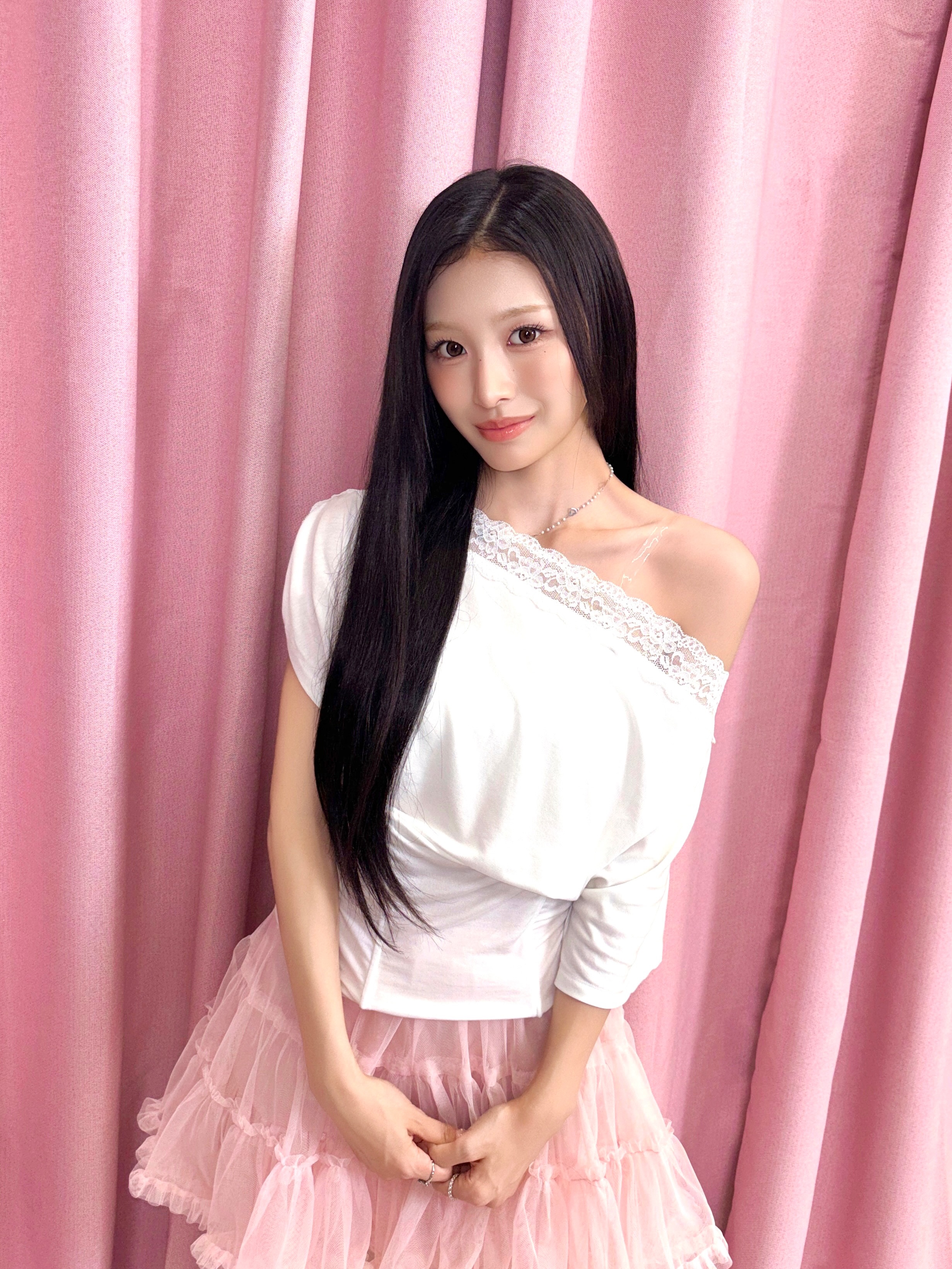 Minami — 260709 RESCENE Instagram Update - Minami HQ Photos | kpopping